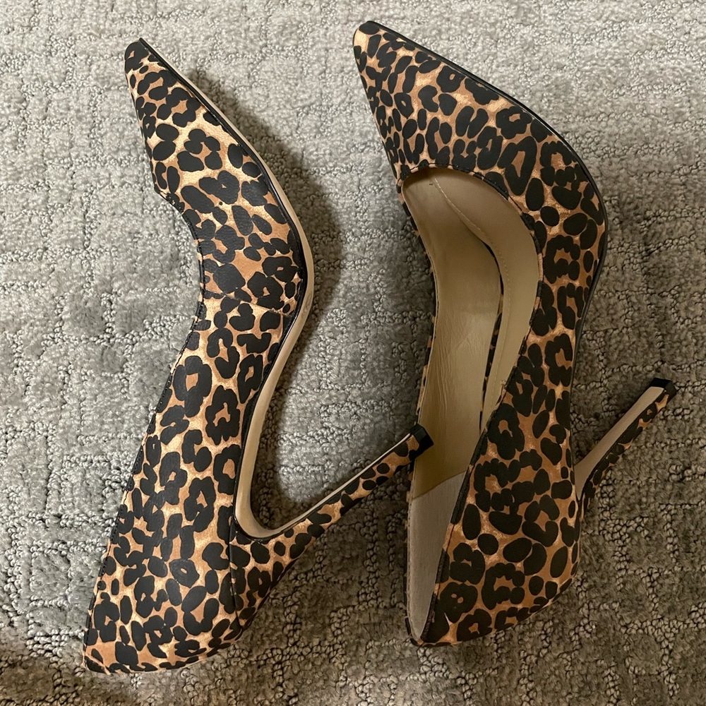 BCBG - leopard print heel - NEW